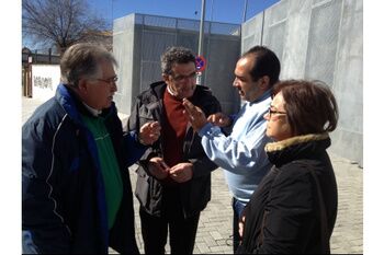 EL ALCALDE VISITA LAS OBRAS DE MEJORA EN EL ACCESO AL POLIDEPORTIVO DE PABLO VI