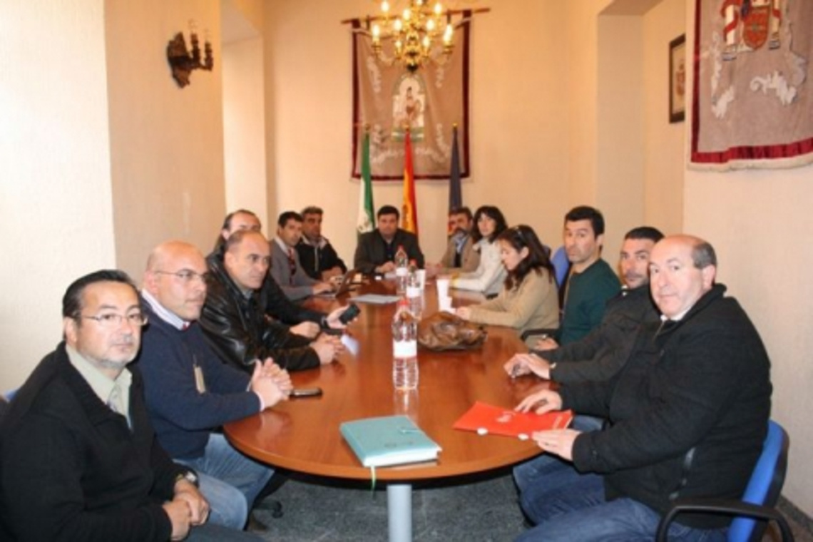 ALCALÁ, MORÓN, ARAHAL Y EL CORONIL DAN SU APOYO A LA PLANTILLA DE LA BASE MORONENSE