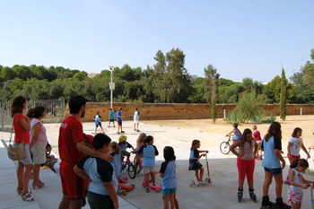 TALLERES Y ACTIVIDADES LÚDICAS DE EDUCACIÓN VIAL PARA LOS NIÑOS DE LA ESCUELA DE VERANO DEL PROYECTO DRAGÓN