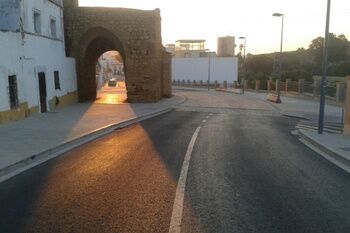 EL DESDOBLE DE LA CALLE SAN  FERNANDO CONSIGUE MEJORAR LOS ACCESOS AL CASTILLO Y PROTEGER EL HISTÓRICO ARCO DE SAN MIGUEL