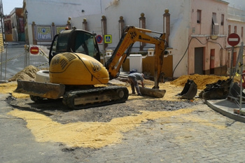 A BUEN RITMO LAS OBRAS DE SANEAMIENTO Y REURBANIZACIÓN DE LA CALLE HERRERO