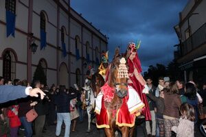 LOS HERALDOS REALES HAN SIDO RECIBIDOS ESTA TARDE POR UNA MULTITUD DE NIÑOS