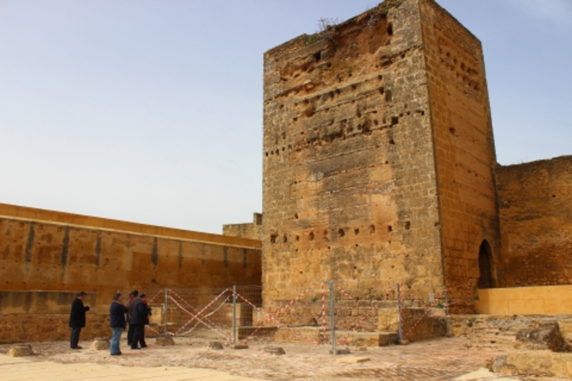 EL AYUNTAMIENTO ACTÚA SOBRE UNA DE LAS TORRES DEL CASTILLO DAÑADA POR LOS EFECTOS DEL TEMPORAL