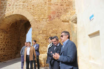 RECUPERAR UN ARCO MEDIEVAL PARA ABRIR UNA PUERTA AL FUTURO DESDE LA BARRIADA DE SAN MIGUEL