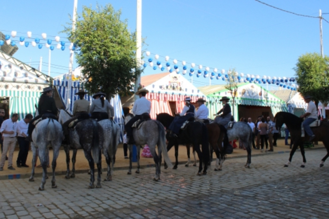 EL AMBIENTE FAMILIAR, FESTIVO Y PARTICIPATIVO RESUME UNA FERIA QUE SE HA DESARROLLADO SIN INCIDENCIAS