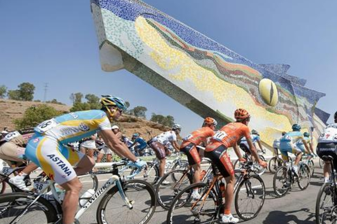 EL AUDITORIO RIBERAS DEL GUADAÍRA Y EL TALLER DE FOTOGRAFÍA DIGITAL DE LA UNIVERSIDAD POPULAR CONVOCAN UN RALLY FOTOGRÁFICO DE LA VUELTA CICLISTA