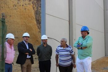 GUTIÉRREZ LIMONES EXPRESA EL COMPROMISO DEL AYUNTAMIENTO PARA FINALIZAR LAS OBRAS DE LA FUTURA SEDE DE LA CABALGATA DE REYES SILOS