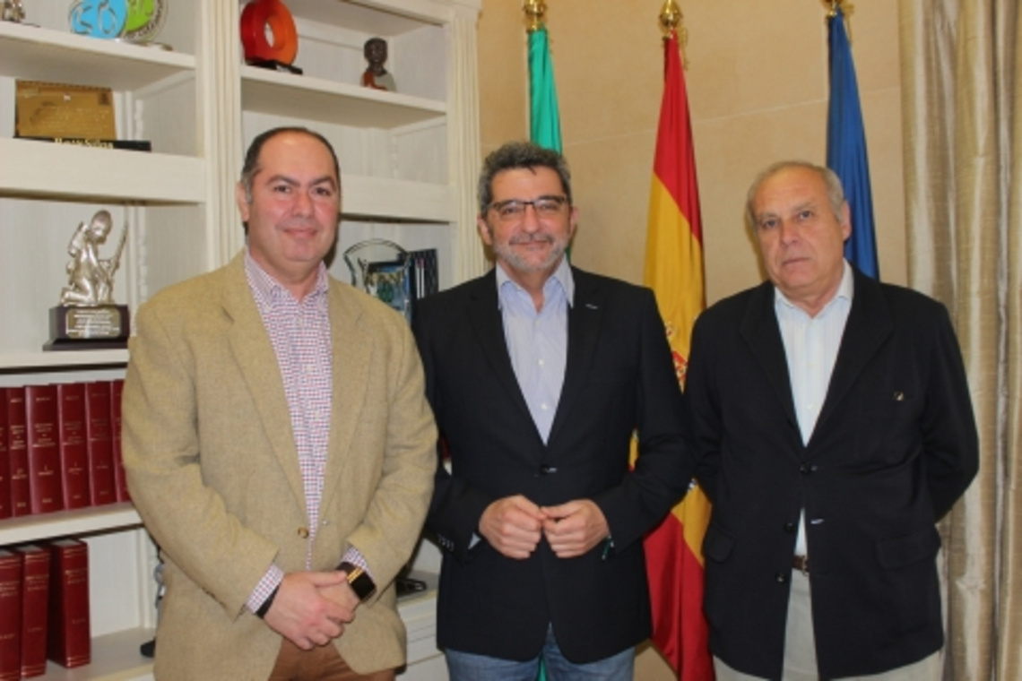 GUTIÉRREZ LIMONES RECIBE AL NUEVO PRESIDENTE DEL CD ALCALÁ RAFAEL REPETTO