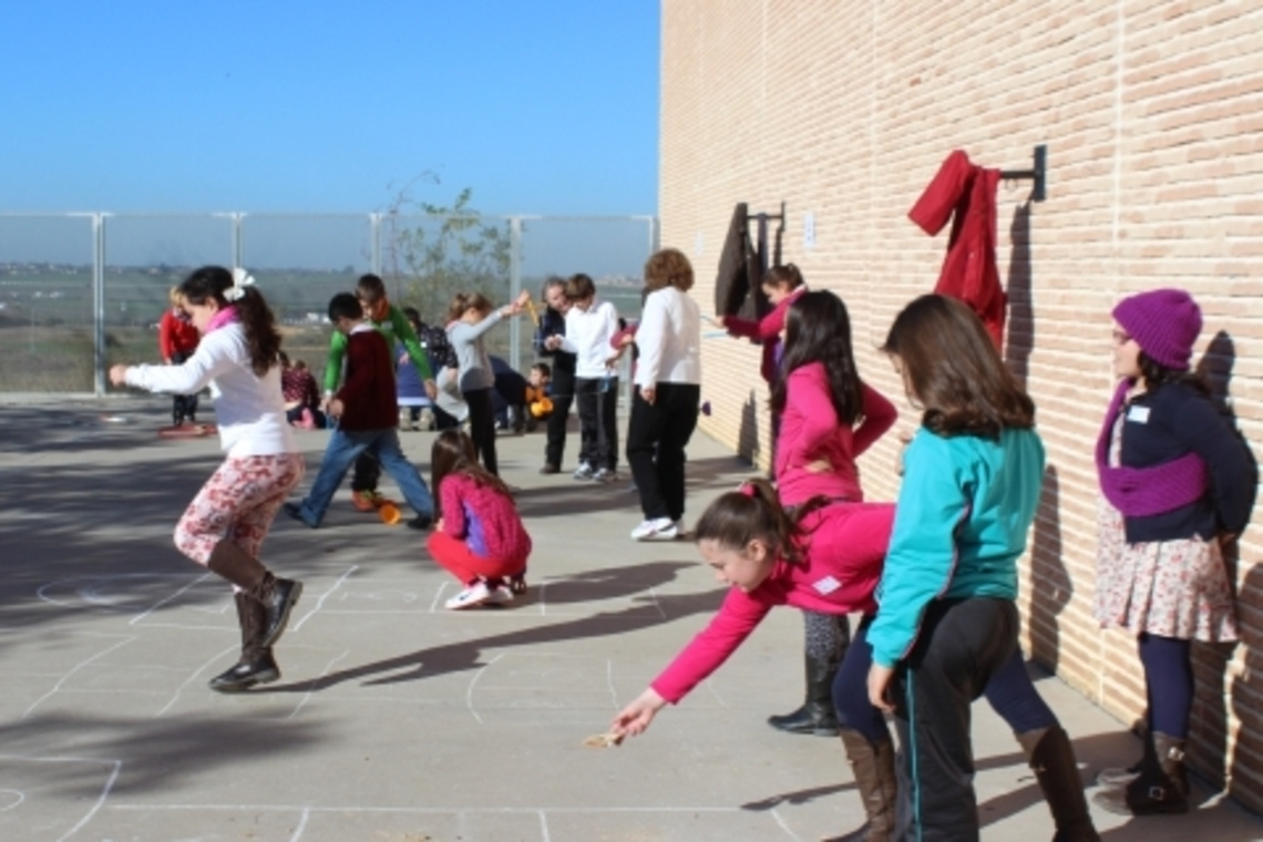 ALCALÁ ACOGE UN ENCUENTRO INTERGENERACIONAL CON LOS NIÑOS COMO PROTAGONISTAS