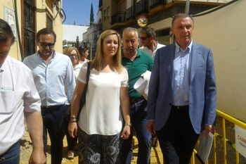 LA ALCALDESA DE ALCALÁ COMPRUEBA  CON EL CONSEJERO DELEGADO DE EMASESA EL  AVANCE DEL COLECTOR DE PÉREZ GALDÓS