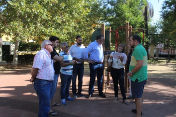 LA ALCALDESA MANTIENE UN ENCUENTRO CON LOS RESIDENTES DEL JOVEN BARRIO DE NUEVA ALCALÁ