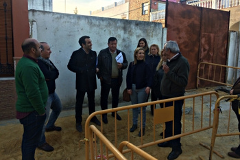 LA ALCALDESA INSPECCIONA LAS OBRAS DE EMASESA EN LA BARRIADA SAN RAFAEL