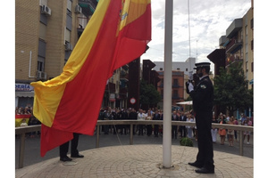 ACTO INSTITUCIONAL EN LA PLAZA DE LA ALMAZARA CON MOTIVO DEL DÍA DE LA FIESTA NACIONAL