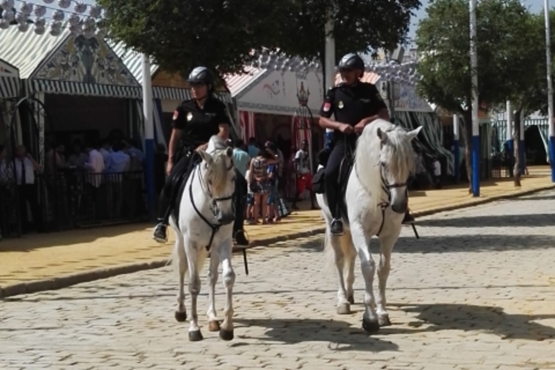 UN TOTAL DE 150 EFECTIVOS DE LA POLICÍA NACIONAL Y 300 AGENTES DE LA POLICÍA LOCAL VELARÁN POR LA SEGURIDAD Y EL BUEN DISCURRIR DE LA FERIA