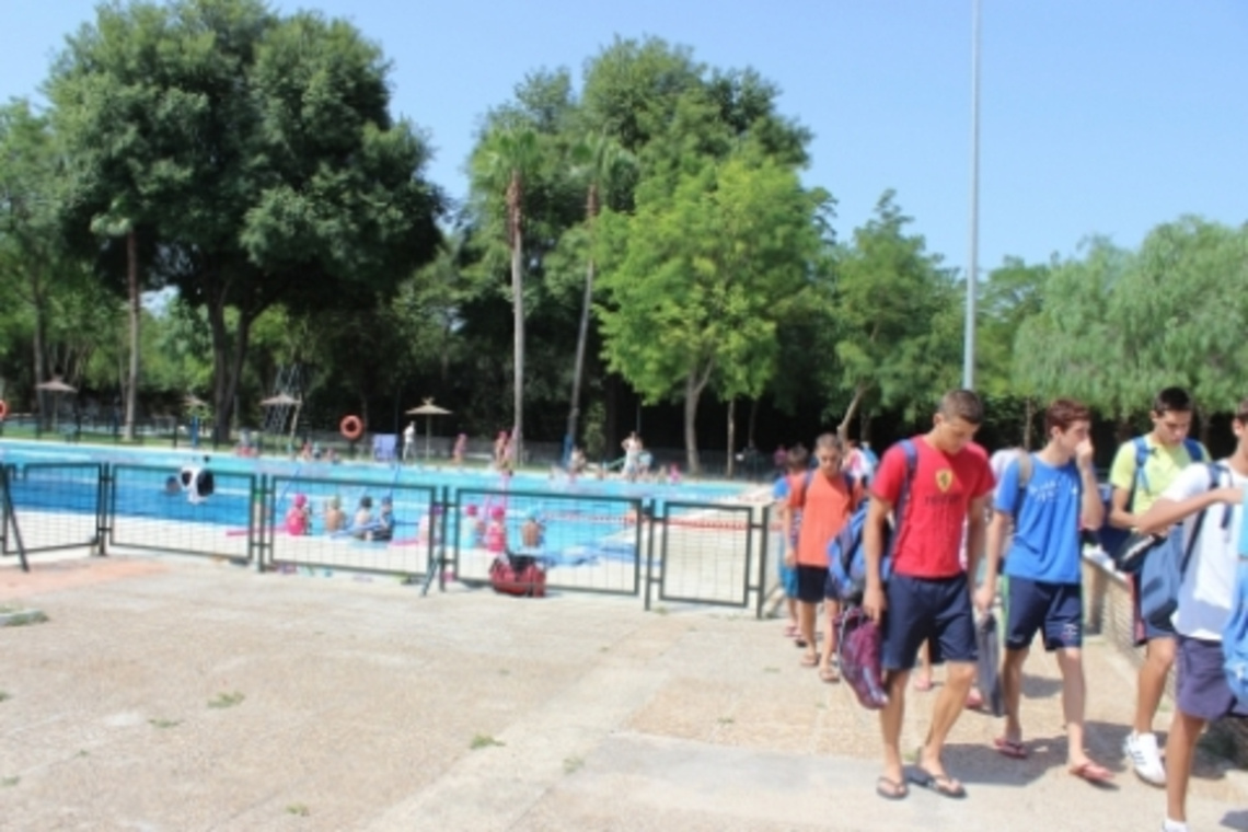 BAÑO LÚDICO, CURSOS DE NATACIÓN Y ACTIVIDADES ACUÁTICAS  A PARTIR DEL 1 DE JULIO EN LA PISCINA DE VERANO DE SAN JUAN