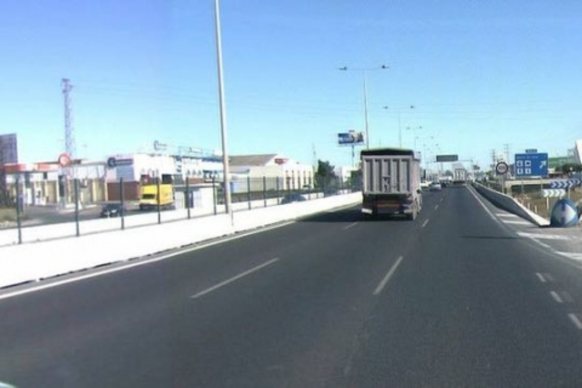 LA JUNTA MEJORA EL FIRME DE LA A - 92 EN SUS PRIMEROS KILÓMETROS ENTRE  ALCALÁ  Y SEVILLA