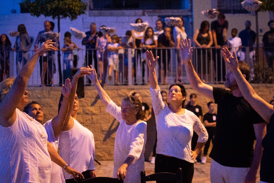 El grupo de Teatro Comunitario `Castillo de Alcalá´ actúa este viernes en Torre Sevilla en el marco de la Noche en Blanco