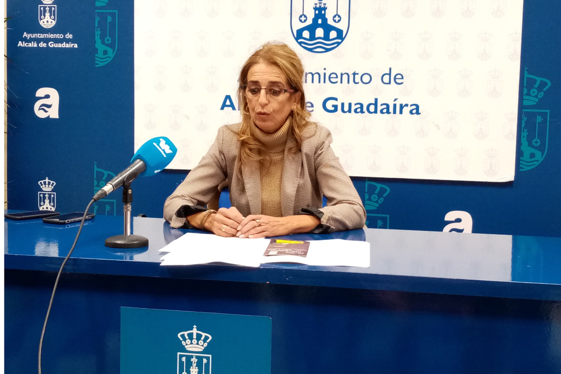 La delegada de Gobernación de Alcalá de Guadaíra, María José Morilla, presenta el Plan de Comercio Seguro