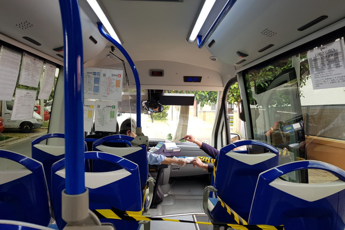 Mas De 2 000 Mascarillas Para Los Usuarios Del Autobus Urbano De Alcala