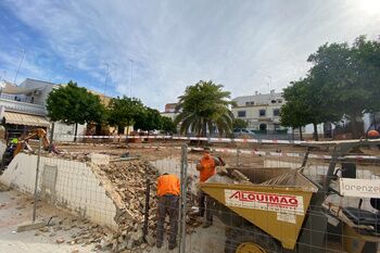 Obras de reurbanización de la plaza  Matilde Mantecón en la barriada Pablo VI