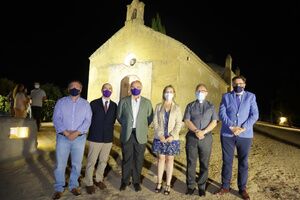 La nueva iluminación de la ermita de San Roque sobre el Monte del Calvario resalta su valor patrimonial y paisajístico