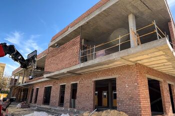 El Centro de Igualdad comienza a ser visible con la culminación de la estructura del edificio