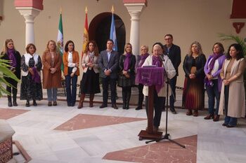 La marcha de miles de escolares y la lectura del manifiesto institucional centran los actos del 25N en Alcalá