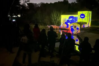 El Monumento Natural recibe a cientos de personas en plena noche para disfrutar con ‘Pintando Molinos’