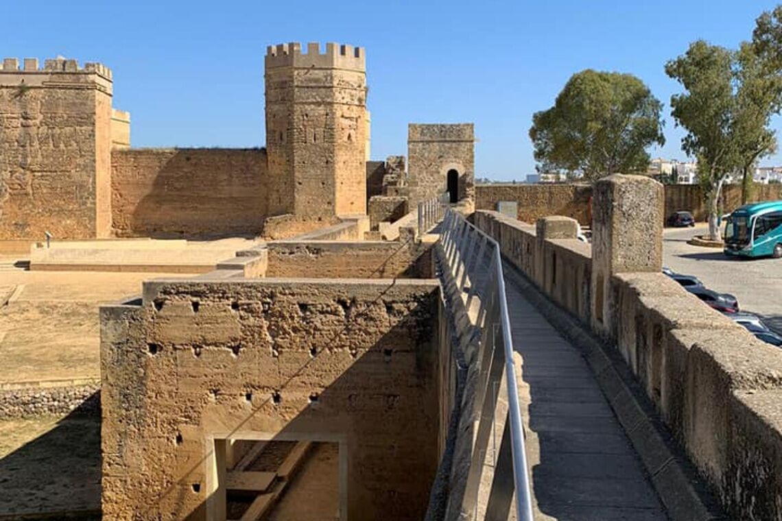 El Paseo de Ronda del Castillo ya cuenta con las barandillas de seguridad