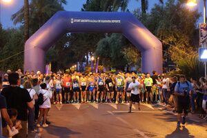 La Carrera Nocturna celebra su 25 aniversario con un nuevo éxito de participación