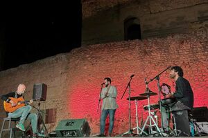 El trío Alxaraf  con su concierto ´Exodus´ cerraba anoche la programación de Noctaíra en el Castillo de Alcalá