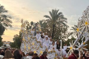 Imágenes de una tarde noche de fiesta, ilusión y magia por las calles de Alcalá