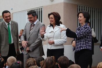 LA CONSEJERA DE EDUCACIÓN DE LA JUNTA Y EL ALCALDE DE ALCALÁ INAUGURAN OFICIALMENTE EL NUEVO CEIP DE LOS CERCADILLOS