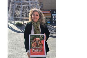  Alcalá da la bienvenida a la Navidad con el encendido del alumbrado y el gran árbol en la Plaza de la Almazara